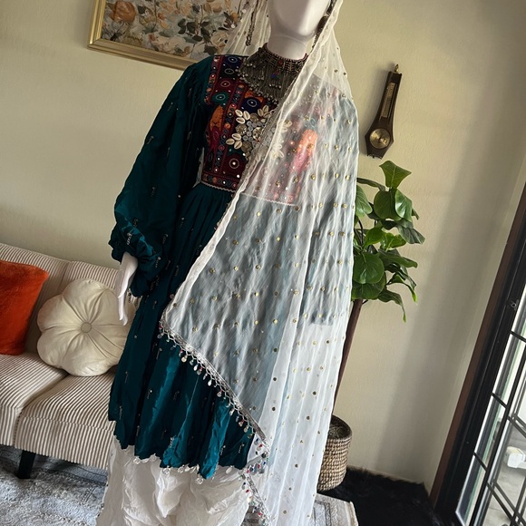 Afghani dress comes with all accessories. - Picture 3 of 8